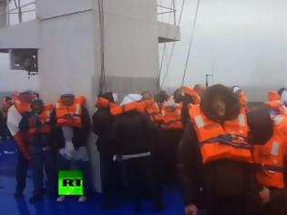 Φωτογραφία για Συγκλονιστικό VIDEO από το Norman Atlantic: Σοκαρισμένοι επιβάτες περιμένουν τη διάσωσή τους [video]