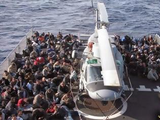 Φωτογραφία για Το τρίτο φορτηγό πλοίο με μετανάστες διέσωσε το ιταλικό Π.Ν.