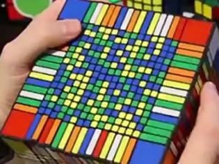 Φωτογραφία για ΔΕΝ ΥΠΑΡΧΕΙ Ο ΤΥΠΟΣ: ΈΛΥΣΕ τον μεγαλύτερο κύβο του Rubik...Δείτε σε πόσες ώρες! [video]