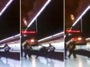 Φωτογραφία για 'Εσπρωξε αστυνομικό στις γραμμές του τρένου..[video]