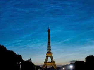 Φωτογραφία για Πενθεί η Γαλλία - Στο σκοτάδι και ο Πύργος του Άιφελ [video]