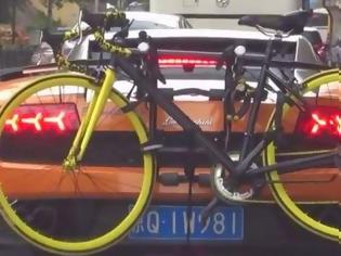 Φωτογραφία για ΑΠΙΣΤΕΥΤΟ βίντεο: Lamborghini Gallardo μεταφέρει... ποδήλατο! [video]