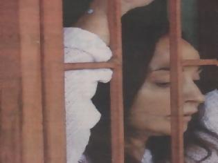 Φωτογραφία για Βίκυ Σταμάτη: Οι ατέλειωτες ώρες στο κελί και τα μηνύματα στον σύζυγο και το γιο της