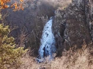 Φωτογραφία για Ξάνθη: Συνεχίζει να μαγεύει ο παγωμένος καταρράκτης του Λειβαδίτη! Άρχισε να σπάει [video]