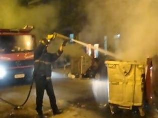 Φωτογραφία για Πάτρα: Πανικός τη νύχτα σε Πυροσβεστική και Αστυνομία από το μπαράζ εμπρησμών – Φωτιά σε 18 κάδους μέσα σε δύο ώρες