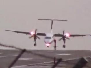 Φωτογραφία για ΤΡΟΜΟΣ σε προσγείωση αεροσκάφους εξαιτίας των ανέμων [video]