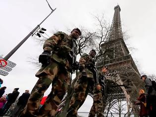 Φωτογραφία για Γαλλία: Ο φόβος υπάρχει - 10000 στρατιωτικοί στους δρόμους για την ασφάλεια