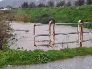 Φωτογραφία για Δύσκολες ώρες για το Ηράκλειο: Έσπασαν τα αναχώματα στο Γιόφυρο - Έκλεισε η γέφυρα για τον Δρακουλιάρη! [photos]