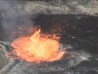 Φωτογραφία για ΤΡΟΜΕΡΟ: Δεν ΦΑΝΤΑΖΕΣΤΕ τι θα συμβεί αν ρίξετε μια σακούλα σκουπιδιών μέσα σε ηφαίστειο [video]