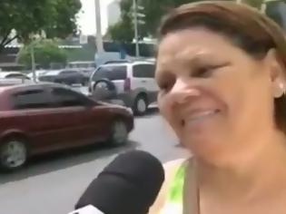 Φωτογραφία για ΣΟΚΑΡΙΣΤΙΚΟ: Ενώ αυτή κυρία έδινε συνέντευξη...Δείτε τι έπαθε! [video]