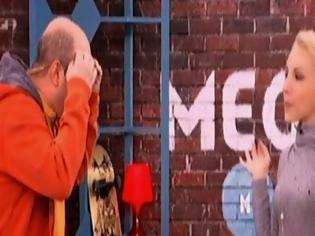 Φωτογραφία για Πανικός στο πλατό του MEGA με μία! Τρελάθηκε ο Μάρκος Σεφερλής όταν είδε το μίνι της Έλενας Τσαβαλιά! [video]