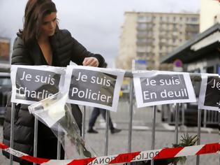 Φωτογραφία για Το Παρίσι ενωμένο όσο ποτέ μετά τις δολοφονικές επιθέσεις