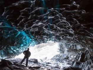 Φωτογραφία για ΘΑ ΣΑΣ ΚΑΘΗΛΩΣΕΙ: Το ΥΠΕΡΟΧΟ σπήλαιο πάγων της Ισλανδίας [photos]