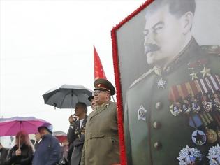 Φωτογραφία για Οι μισοί Ρώσοι θεωρούν θετικό τον ιστορικό ρόλο του Στάλιν