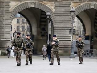 Φωτογραφία για Επιβραδύνει η Γαλλία τις περικοπές θέσεων εργασίας στην άμυνα