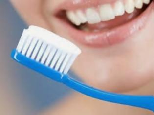 Φωτογραφία για Χρησιμοποιείτε αυτή την οδοντόκρεμα; Διαβάστε αυτό το άρθρο και σκεφτείτε αν θα την αγοράσετε ξανά! [photo]