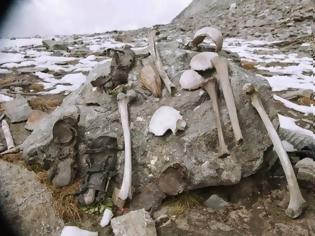 Φωτογραφία για Μύθοι και αλήθειες! Το μυστήριο της «λίμνης με τους 200 σκελετούς» στα Ιμαλάια... [photos]