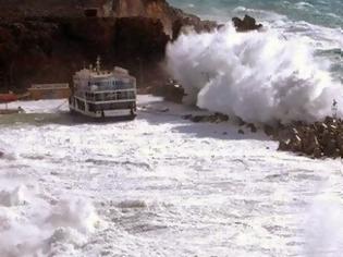 Φωτογραφία για Στην εντατική 38χρονος που παρασύρθηκε από κύματα στη Μυτιλήνη