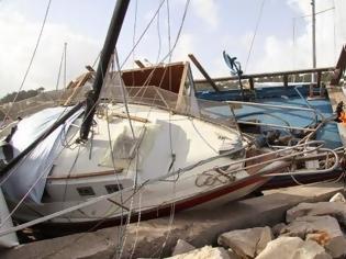 Φωτογραφία για Ηλεία: Μεγάλες καταστροφές από δυνατό ανεμοστρόβιλο - Σήκωσε καράβια, στέγες και... κάδους!