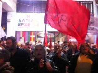 Φωτογραφία για Πάτρα: Με πανηγυρισμούς έγινε δεκτό το αποτέλεσμα των exit polls στα γραφεία του ΣΥΡΙΖΑ – Δείτε βίντεο