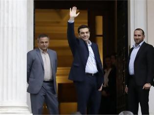 Φωτογραφία για Στο Μαξίμου ο νέος Πρωθυπουργός Αλέξης Τσίπρας - απών από την τελετή ο Σαμαράς