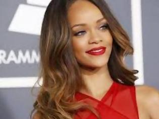 Φωτογραφία για Rihanna: 8,5 χιλιάδες ευρώ της κόστισε αυτή η εμφάνιση! [photos]