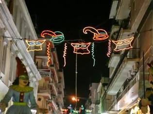 Φωτογραφία για Πάτρα: Άναψε ο καρναβαλικός φωτισμός στο κέντρο - Δείτε φωτο