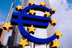 Στέλεχος της ΕΚΤ απειλεί τις ελληνικές τράπεζες
