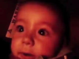 Φωτογραφία για ΑΠΙΘΑΝΟ βίντεο: Πως αντιδρά ένα μωρό όταν περνά μέσα από τούνελ [video]