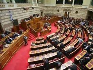 Φωτογραφία για Θέλουν να κρυφτούν και η χαρά δε τους αφήνει! Δείτε τι έκαναν οι Ποταμίσιοι μέσα στη Βουλή... [photo]