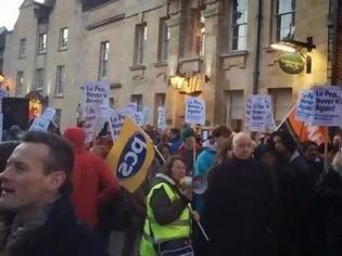 Φωτογραφία για Διαδήλωση κατά της Μαρίν Λεπέν στη Βρετανία