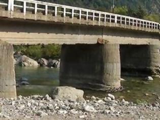 Φωτογραφία για Ακατάλληλη η γέφυρα Κοράκου-κλειστή η Ε.Ο. Καρδίτσας-Άρτας
