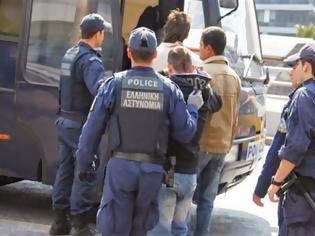 Φωτογραφία για Πάτρα: Συνέλαβαν σε επιχείρηση 15 λαθρομετανάστες και οι 10 διαγνώστηκαν θετικοί στη φυματίωση