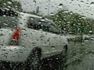 Φωτογραφία για Πάτρα: Τα σταθμευμένα οχήματα στα Ψηλαλώνια έγιναν... βάρκες - Η βροχή μετέτρεψε σε χείμαρρο τους δρόμους - Δείτε φωτο
