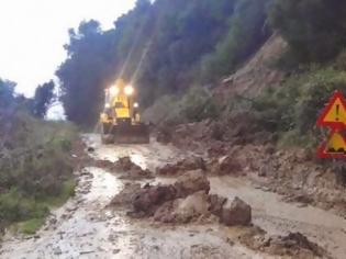 Φωτογραφία για Δυτική Ελλάδα: Πού έχει διακοπεί η κυκλοφορία λόγω κατολισθήσεων