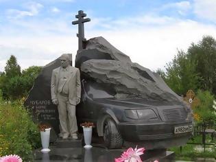 Φωτογραφία για ΑΠΙΣΤΕΥΤΟ: Αντί για τάφους φτιάχνουν... παλάτια για τα νεκρά μέλη της ρωσικής μαφίας [photos]