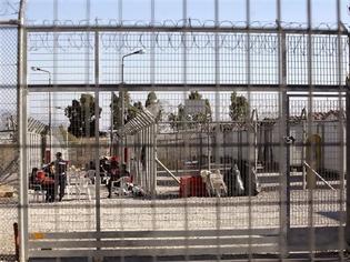 Φωτογραφία για Κλιμάκιο του ΣΥΡΙΖΑ στην Αμυγδαλέζα μετά την αυτοκτονία μετανάστη