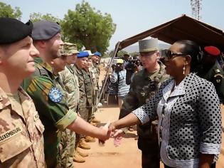 Φωτογραφία για Φόρος Τιμής στην EUFOR RCA  από την Πρόεδρο της Κεντροαφρικανικής Δημοκρατίας