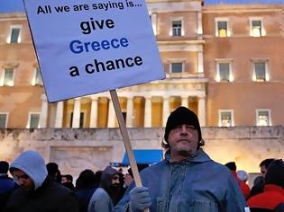 Φωτογραφία για Reuters: Οι Έλληνες ακτινοβολούν από υπερηφάνεια ενώ η χώρα παραπαίει στην κόψη