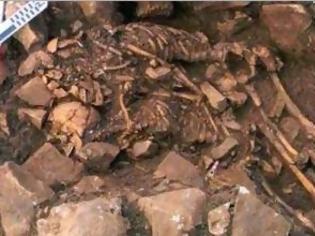 Φωτογραφία για Συγκλονιστική ανασκαφή αρχαίου αγκαλιασμένου ζευγαριού στο Διρό!