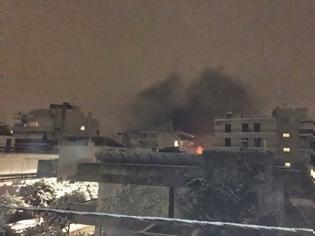 Φωτογραφία για Πανικός στο Χαλάνδρι: Σπίτι τυλίχθηκε στις φλόγες και καταστράφηκε ολοσχερώς!
