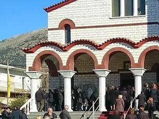 Φωτογραφία για Οι κάτοικοι του Καναλακίου αποχαιρέτησαν την άτυχη 46χρονη που σκοτώθηκε από το απορριμματοφόρο