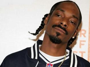 Φωτογραφία για Snoop Dogg: Ποζάρει με δύο σακούλες χασίς στα χέρια- Χαμός στο διαδίκτυο