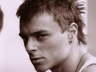 Φωτογραφία για Καμία σχέση! Θυμάστε τον Νίκο Μίχα από το Fame Story 2; Δείτε πώς έχει γίνει σήμερα! [photo]