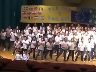 Φωτογραφία για «Give Greece a chance» - Παιδιά από την Ελλάδα έστειλαν μήνυμα στους Ευρωπαίους τραγουδώντας [video]