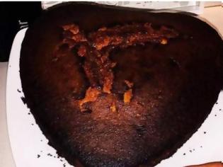 Φωτογραφία για Ποια τραγουδίστρια έκαψε το... κέικ της και δήλωσε αχαΐρευτη;