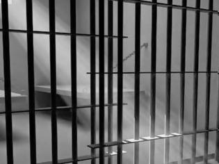 Φωτογραφία για Στην απομόνωση 37 χρόνια επειδή έκανε 38 status updates στο Facebook!