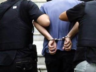 Φωτογραφία για Συνελήφθη στην Βέροια 32χρονος οπαδός για ναρκωτικά και πυρσούς