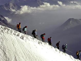 Φωτογραφία για Ελβετία: Τρεις σκιέρ νεκροί από πτώση χιονοστιβάδας