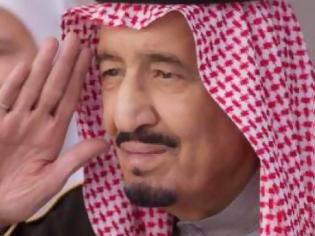 Φωτογραφία για Ο νέος Σαουδάραβας βασιλιάς μοίρασε... λεφτά στους πιστούς στην τελετή στέψης του!